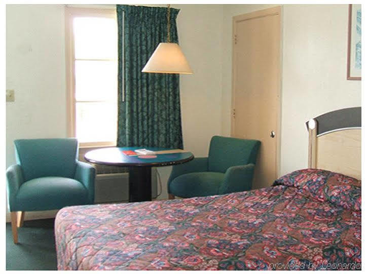 Scottish Inn And Suites Perry Room photo